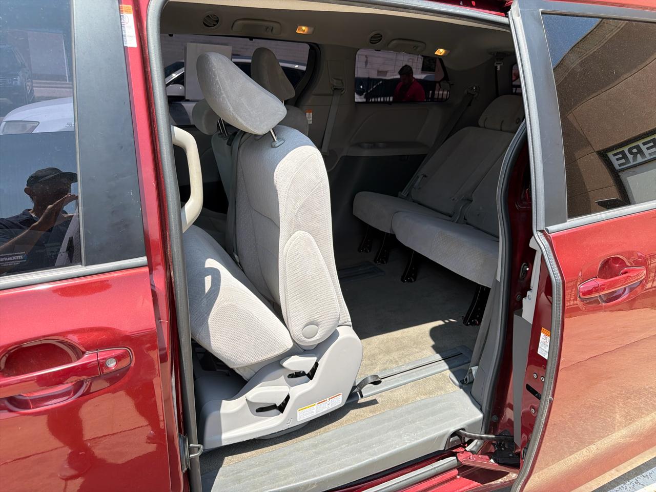 Toyota Sienna LE FWD 8-Passenger (Natl) 2017