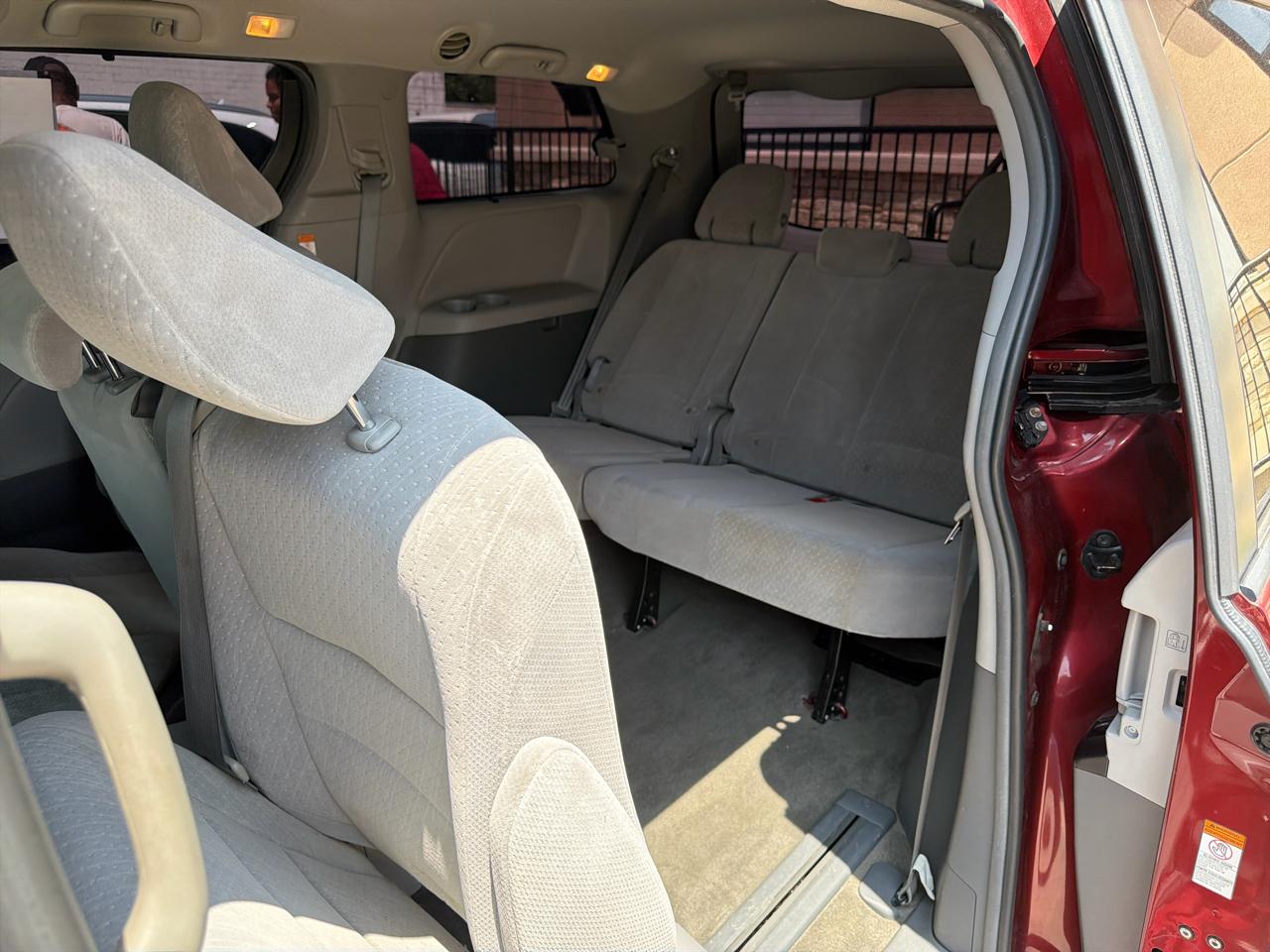 Toyota Sienna LE FWD 8-Passenger (Natl) 2017