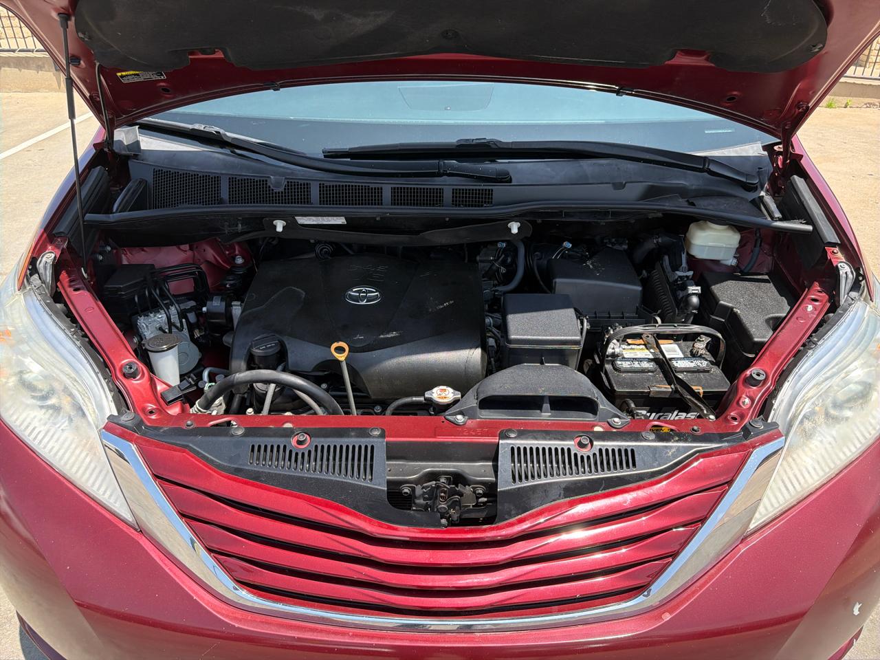 Toyota Sienna LE FWD 8-Passenger (Natl) 2017
