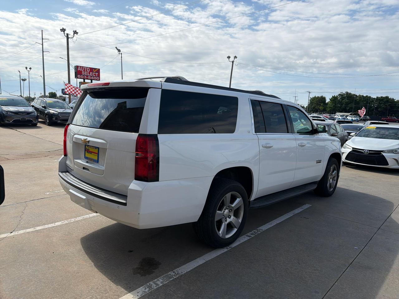 Chevrolet Suburban 2WD 4dr 1500 LT 2017