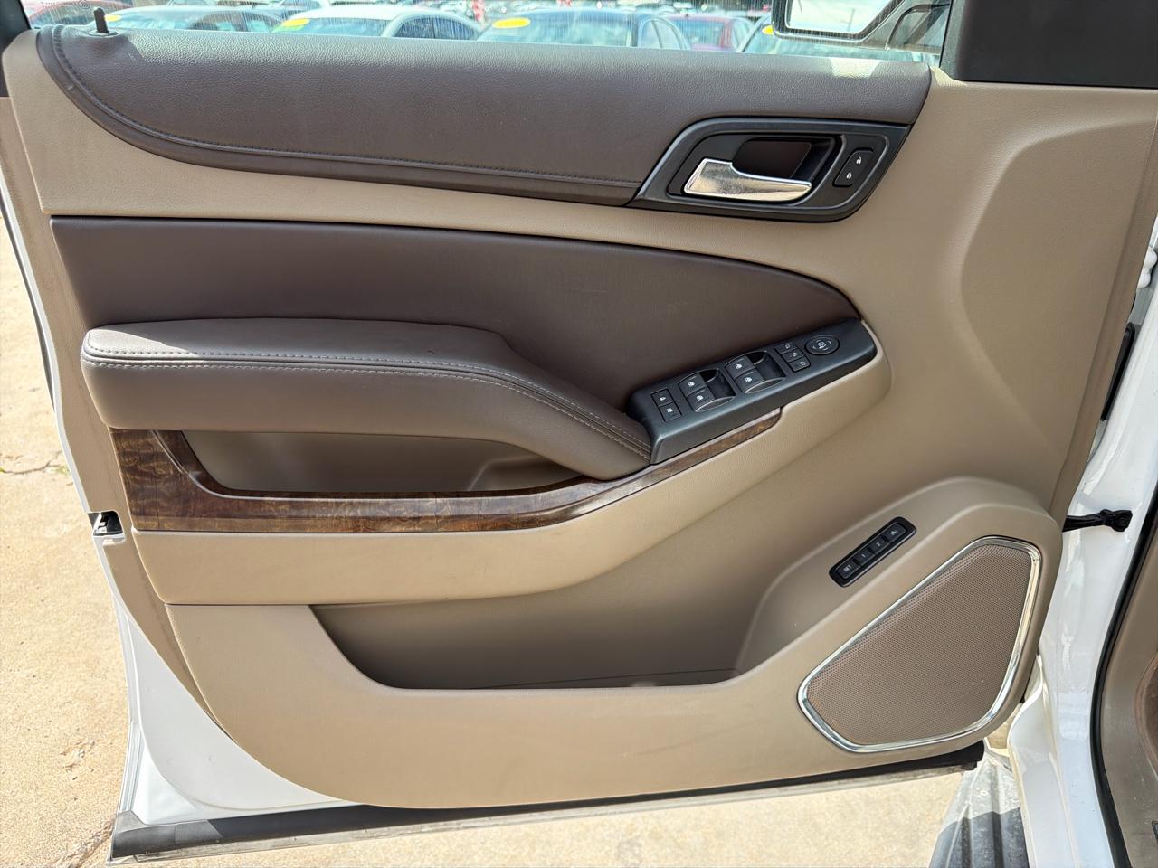 Chevrolet Suburban 2WD 4dr 1500 LT 2017