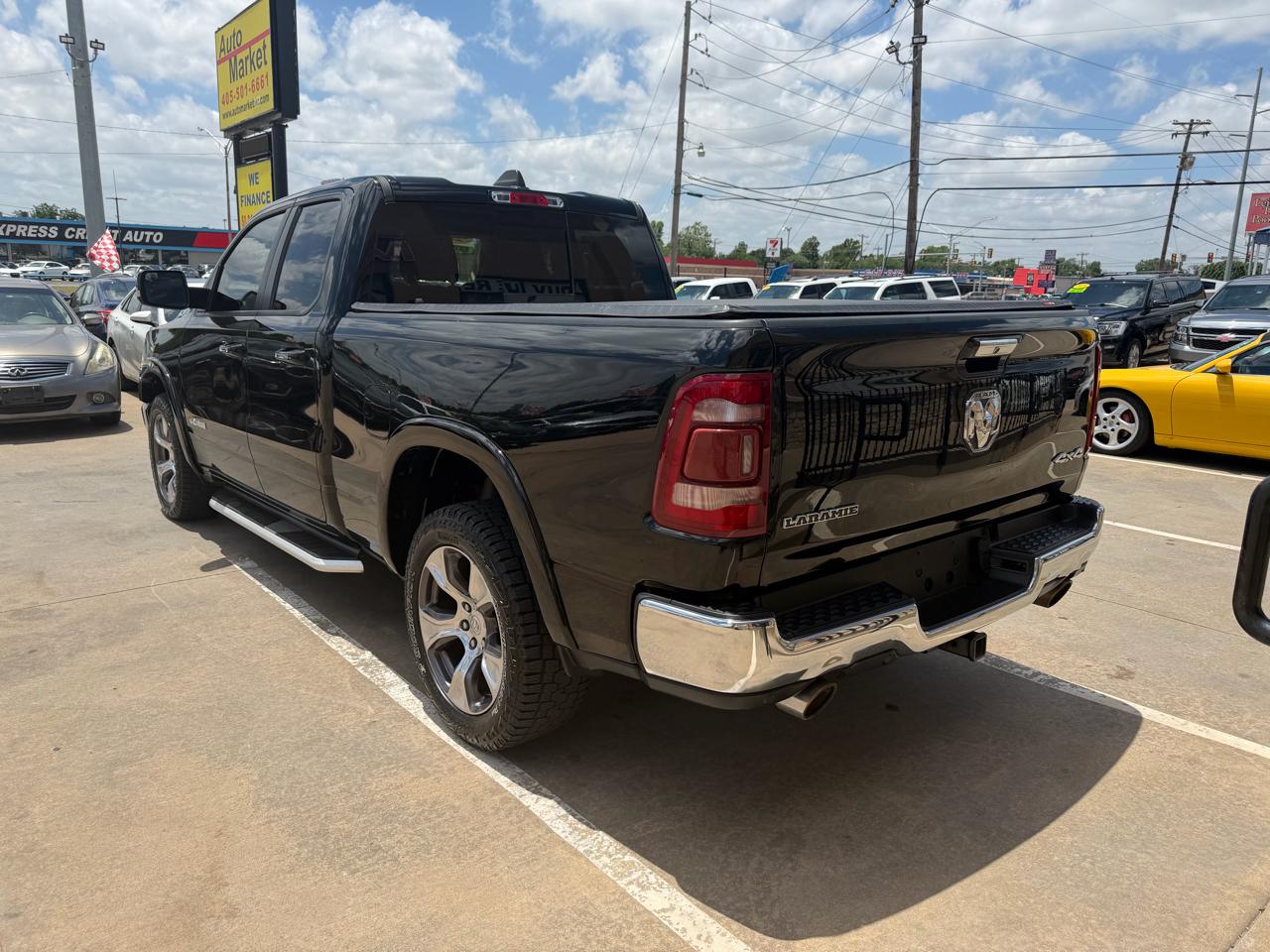 RAM 1500 Laramie 4x4 Quad Cab 6'4" Box 2020