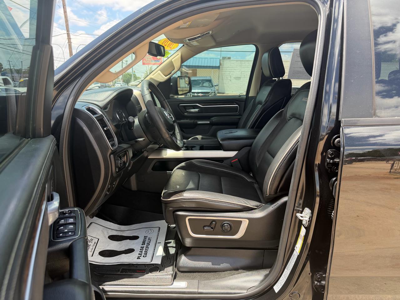 RAM 1500 Laramie 4x4 Quad Cab 6'4" Box 2020