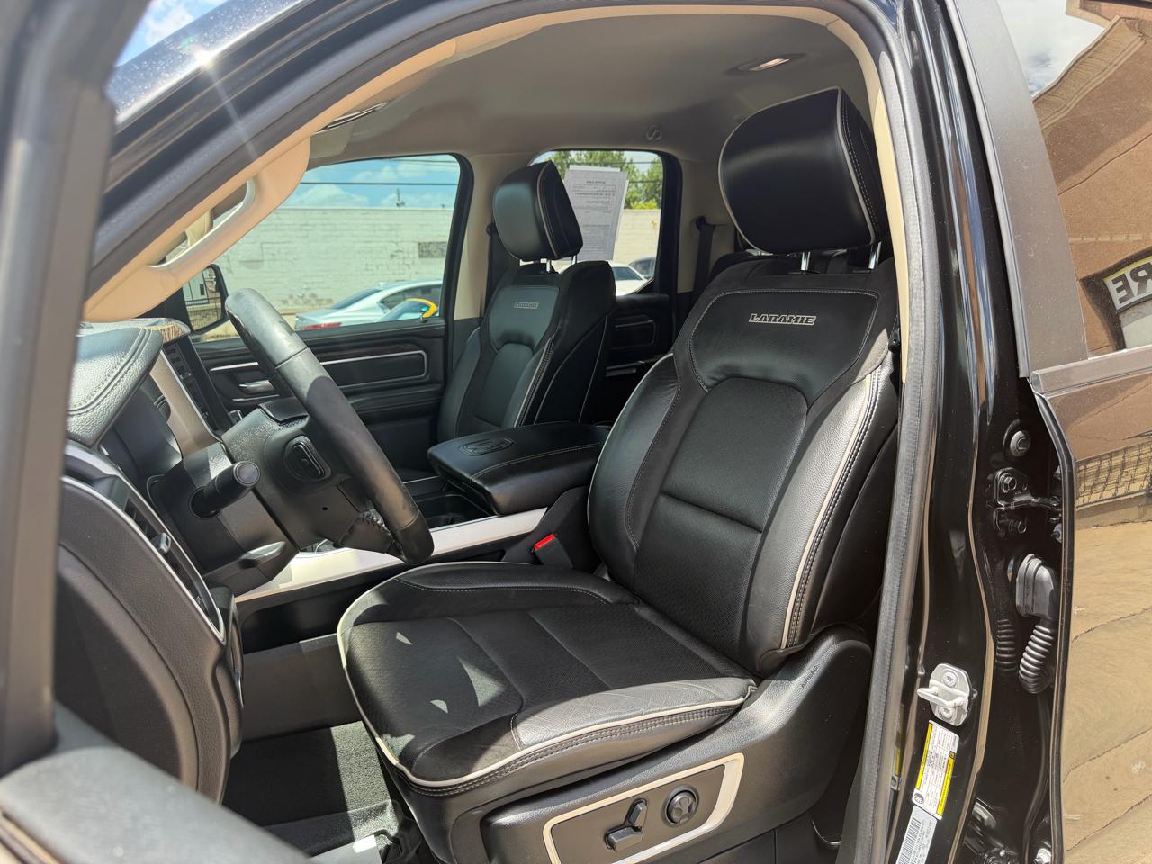 RAM 1500 Laramie 4x4 Quad Cab 6'4" Box 2020