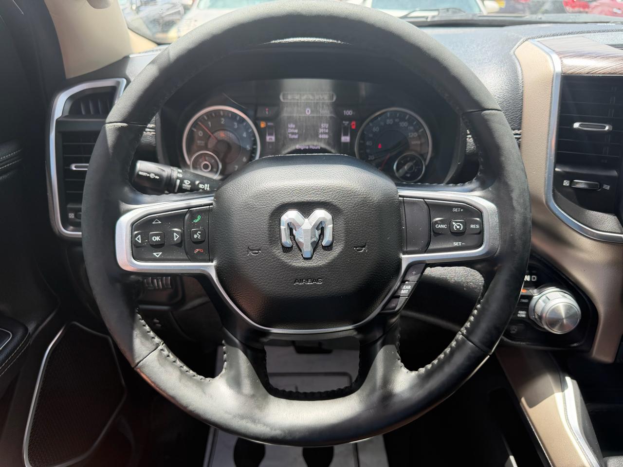 RAM 1500 Laramie 4x4 Quad Cab 6'4" Box 2020