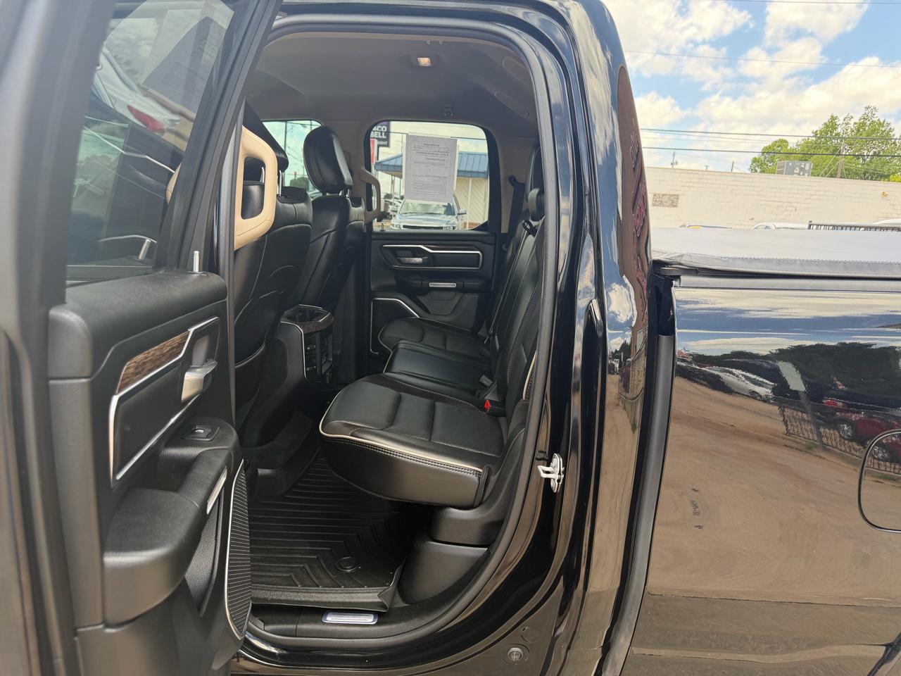 RAM 1500 Laramie 4x4 Quad Cab 6'4" Box 2020