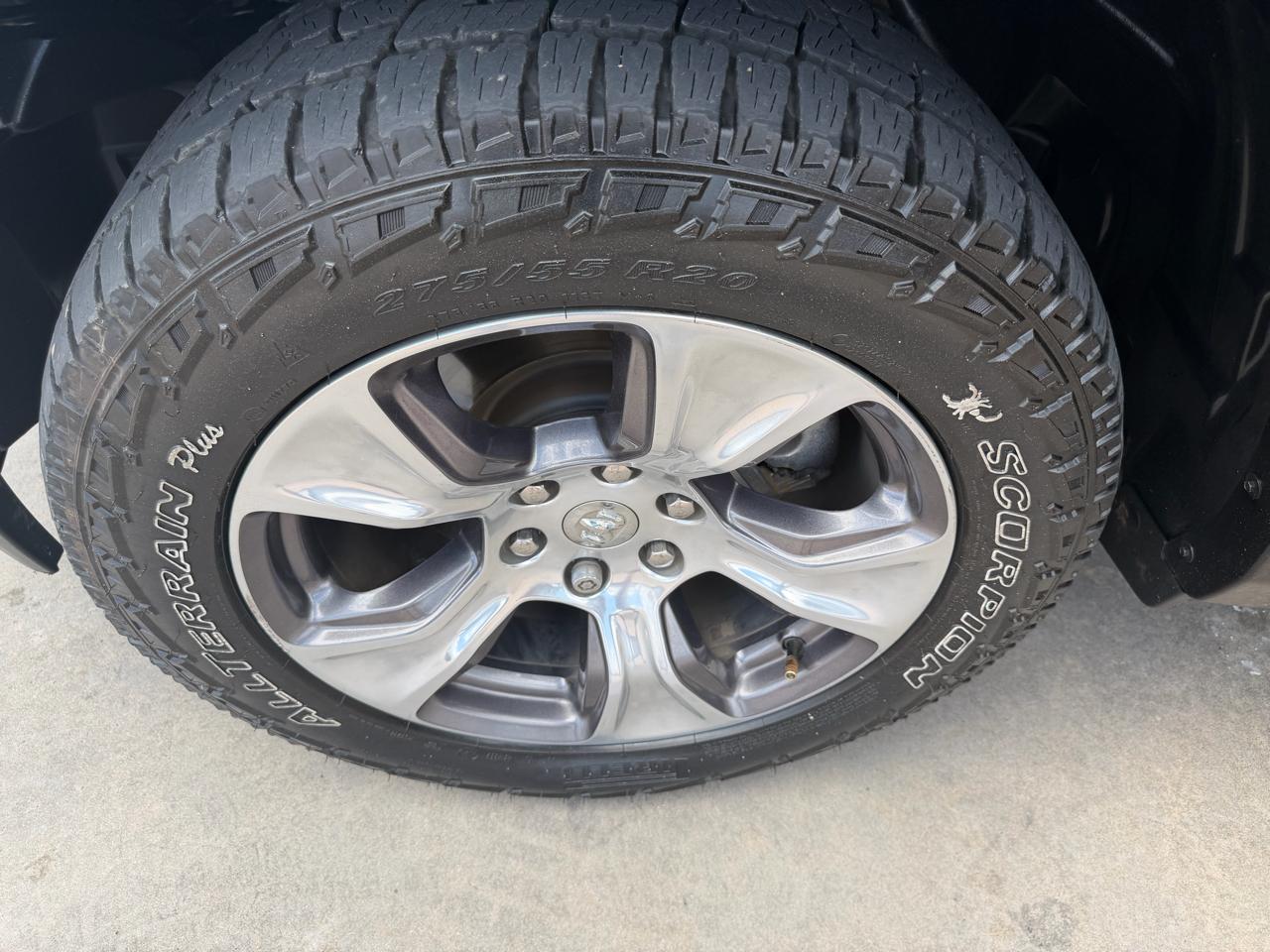 RAM 1500 Laramie 4x4 Quad Cab 6'4" Box 2020
