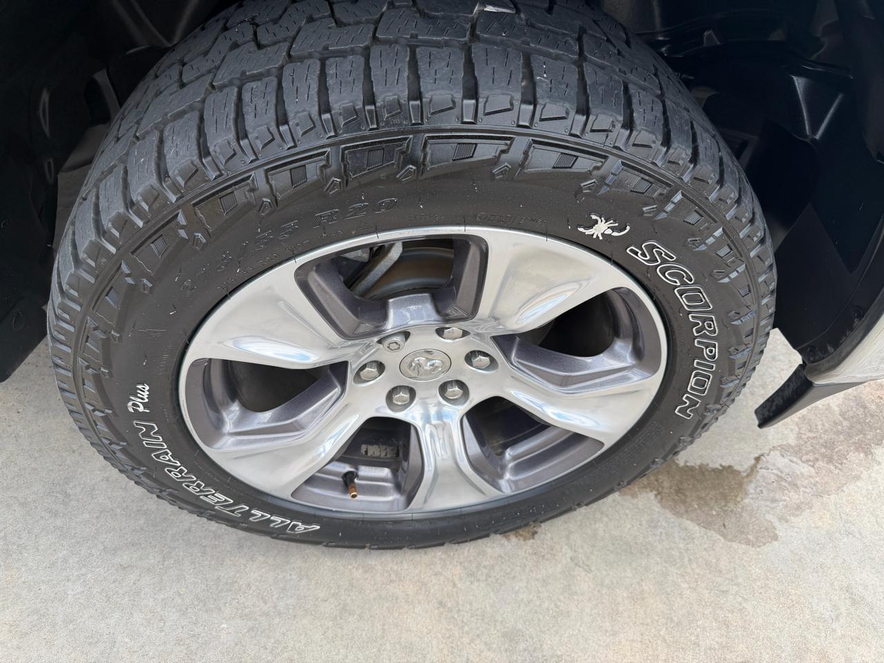 RAM 1500 Laramie 4x4 Quad Cab 6'4" Box 2020