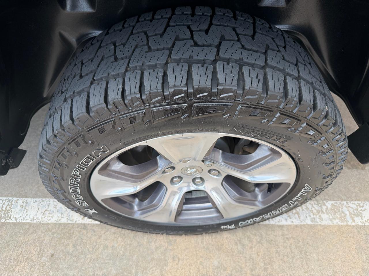 RAM 1500 Laramie 4x4 Quad Cab 6'4" Box 2020
