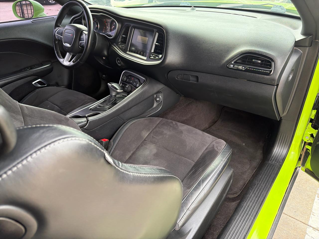 Dodge Challenger 2dr Cpe R/T Scat Pack 2015
