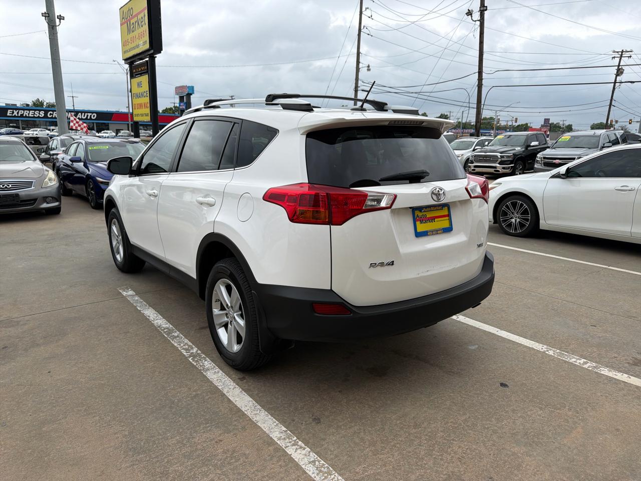 Toyota RAV4 FWD 4dr XLE (Natl) 2013