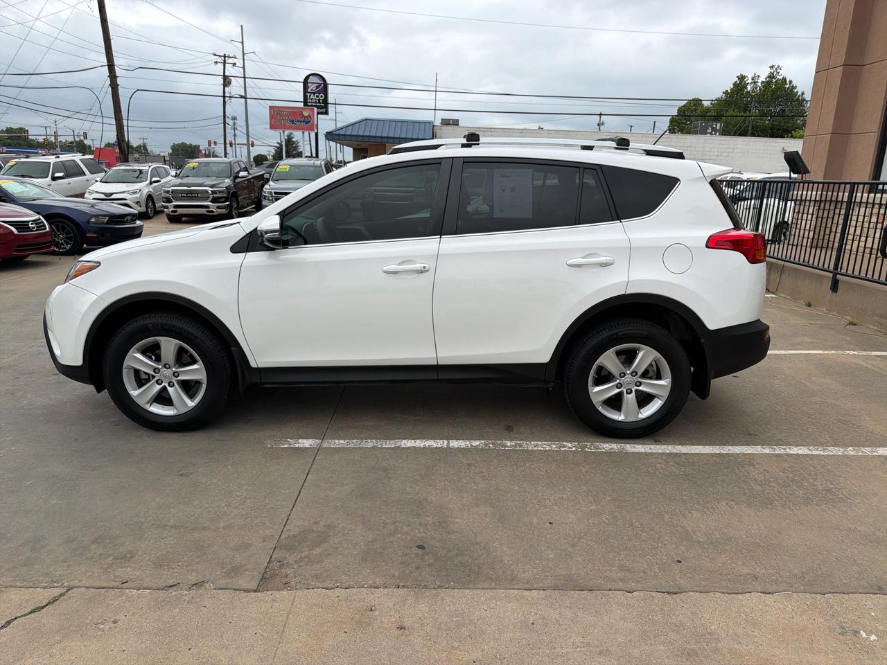Toyota RAV4 FWD 4dr XLE (Natl) 2013