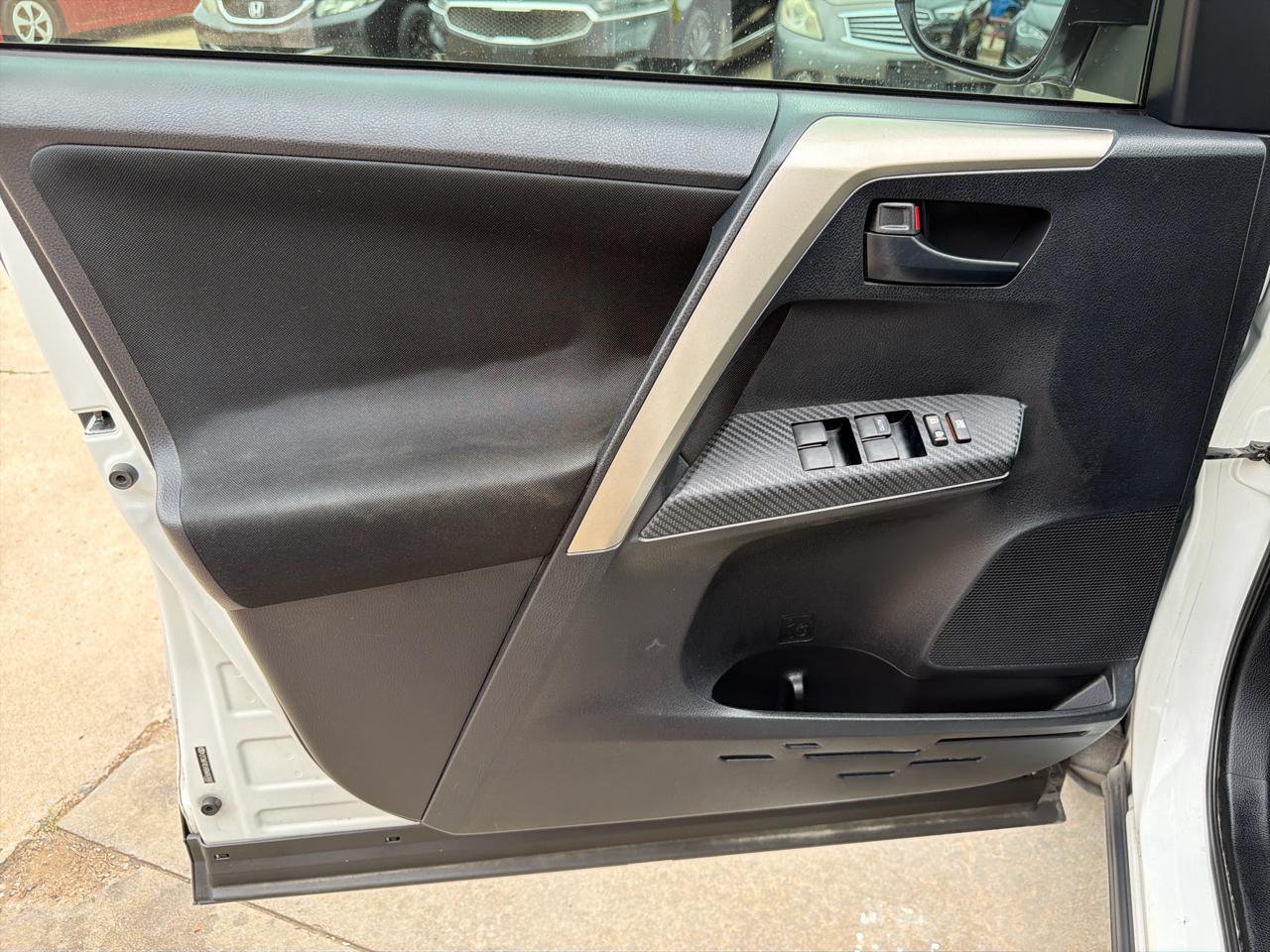 Toyota RAV4 FWD 4dr XLE (Natl) 2013