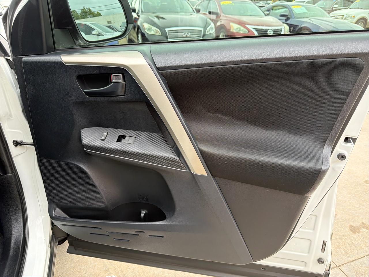 Toyota RAV4 FWD 4dr XLE (Natl) 2013