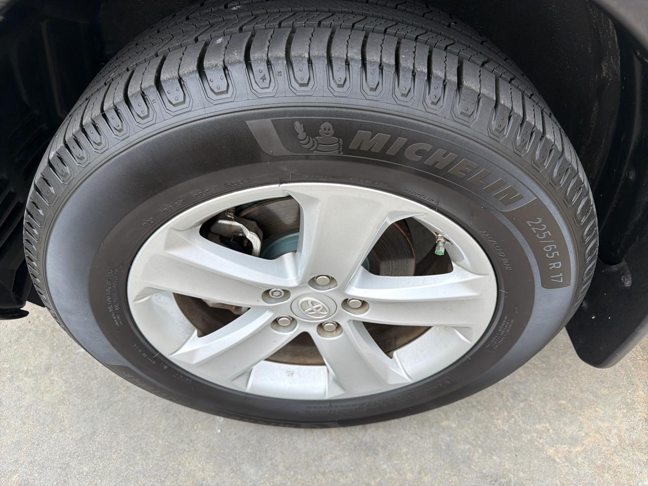 Toyota RAV4 FWD 4dr XLE (Natl) 2013