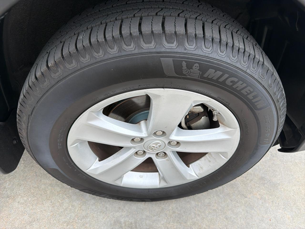 Toyota RAV4 FWD 4dr XLE (Natl) 2013