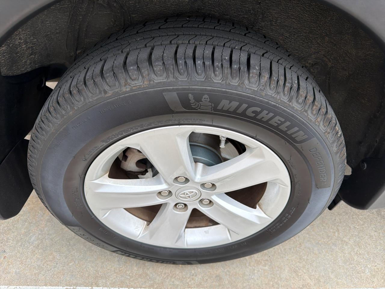 Toyota RAV4 FWD 4dr XLE (Natl) 2013