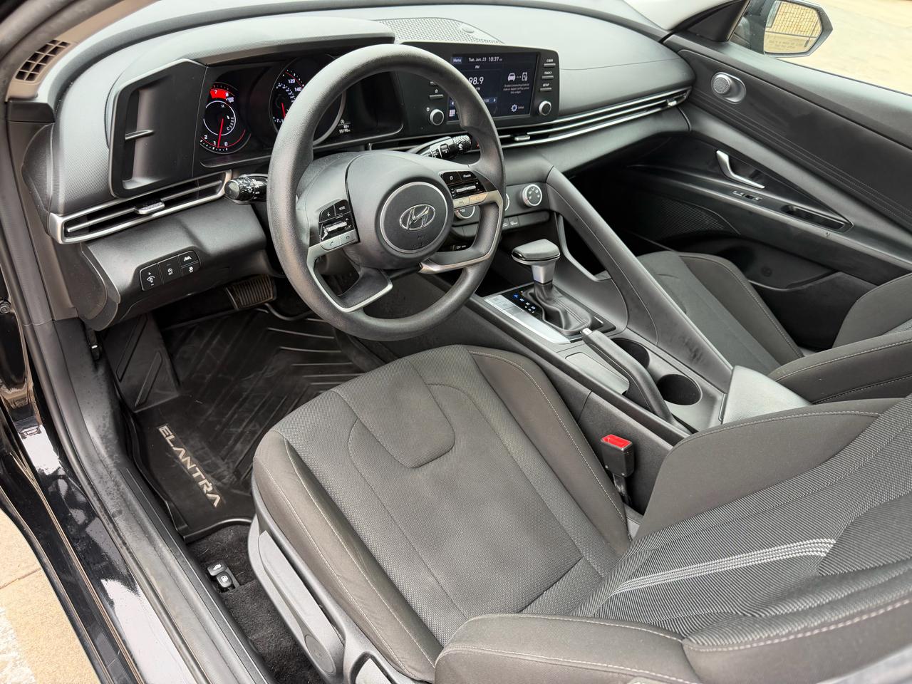 Hyundai Elantra SE IVT 2023