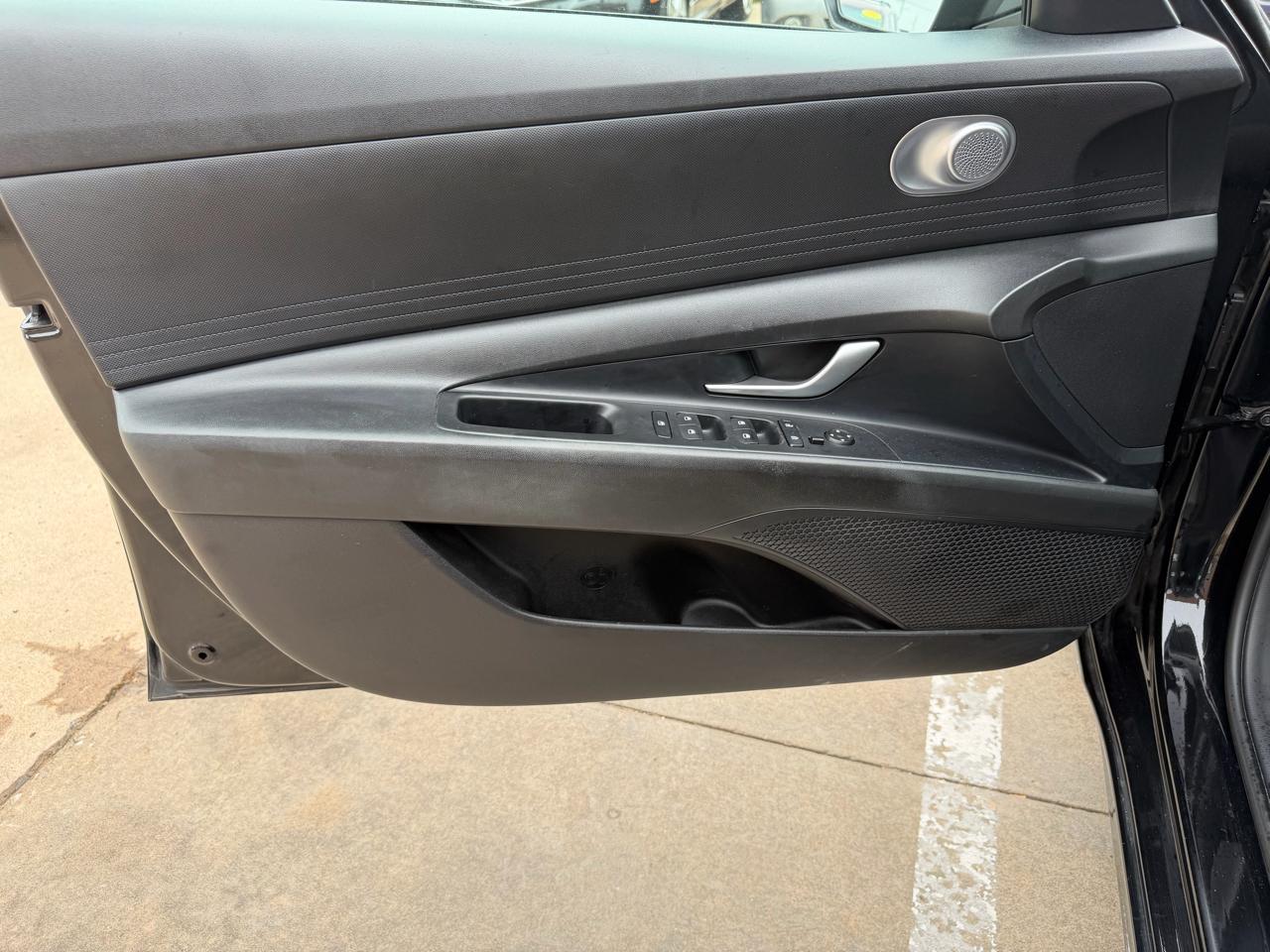 Hyundai Elantra SE IVT 2023
