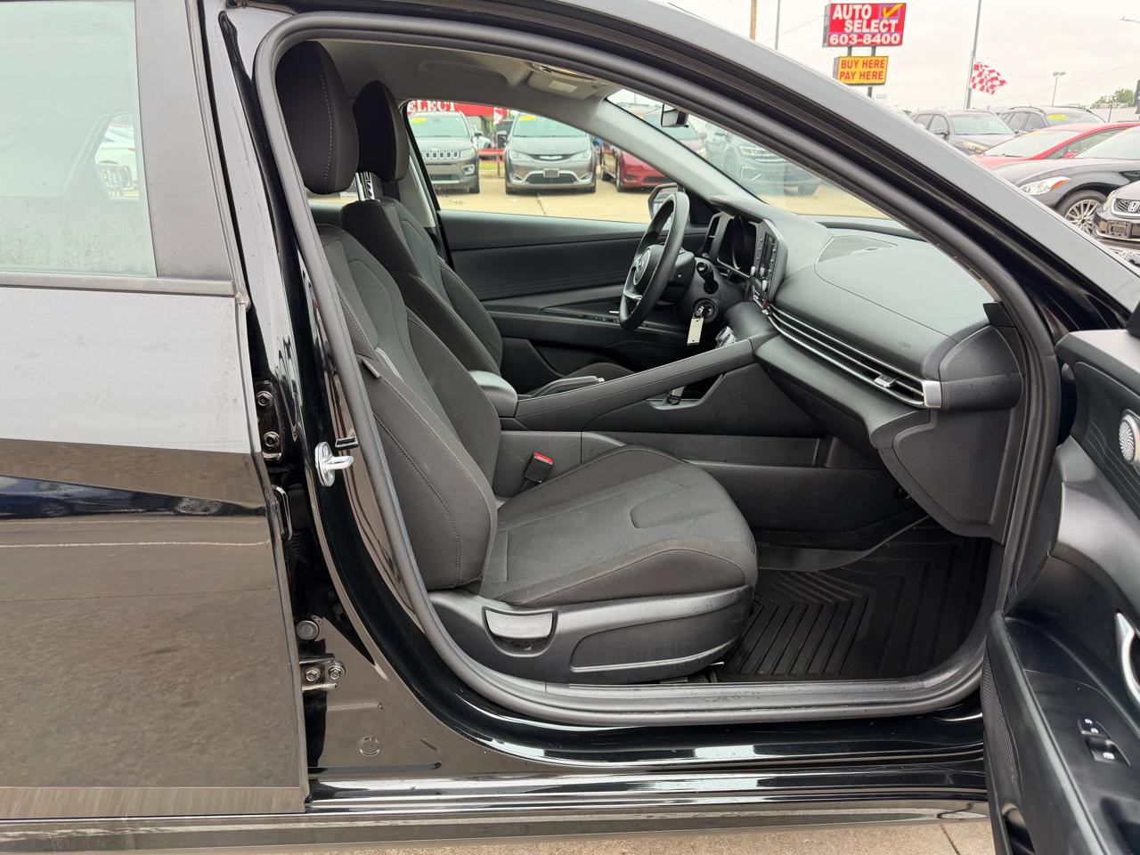 Hyundai Elantra SE IVT 2023