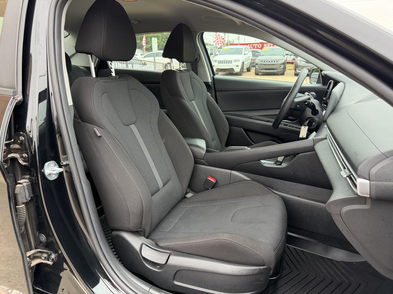 Hyundai Elantra SE IVT 2023