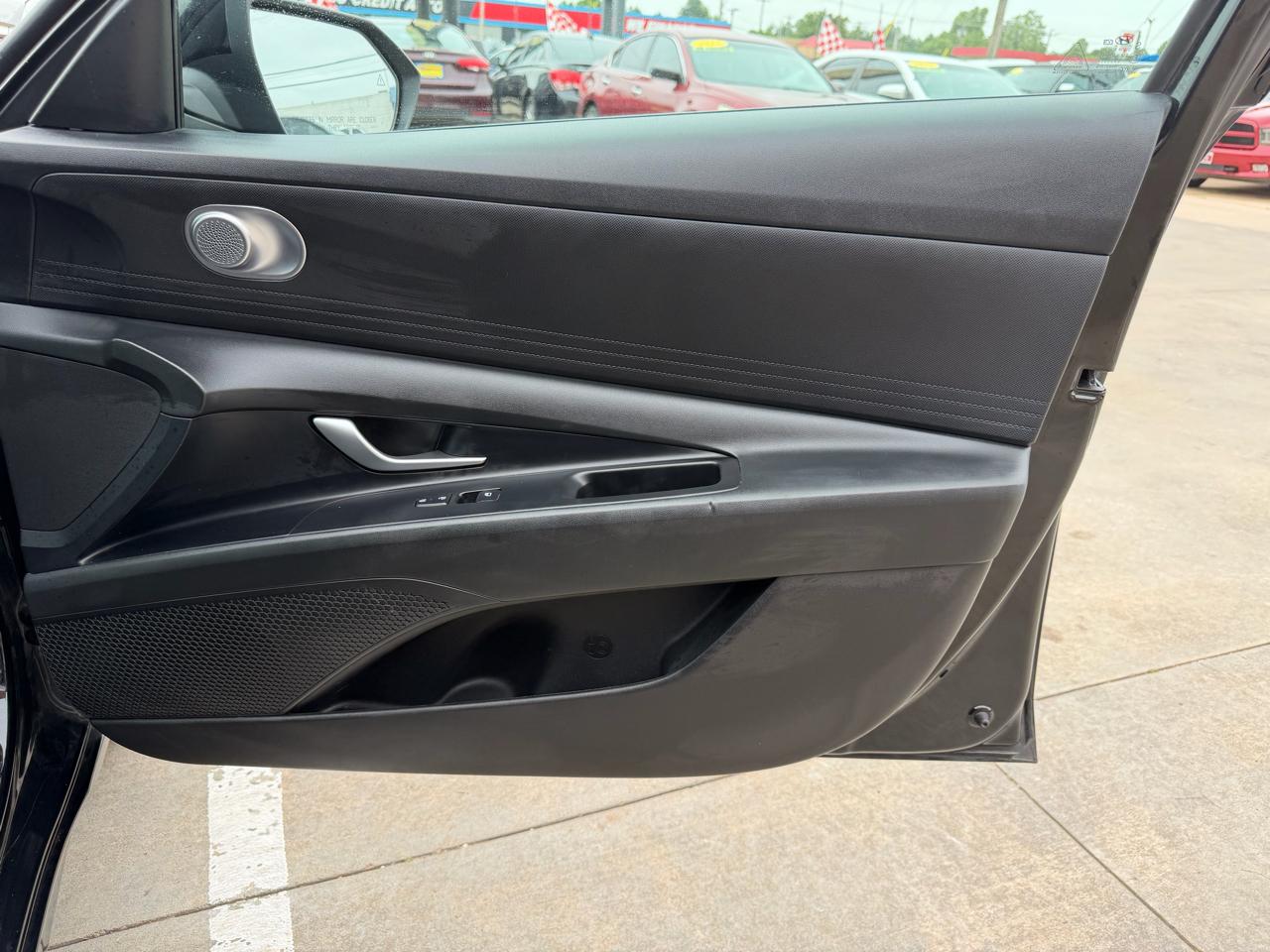 Hyundai Elantra SE IVT 2023