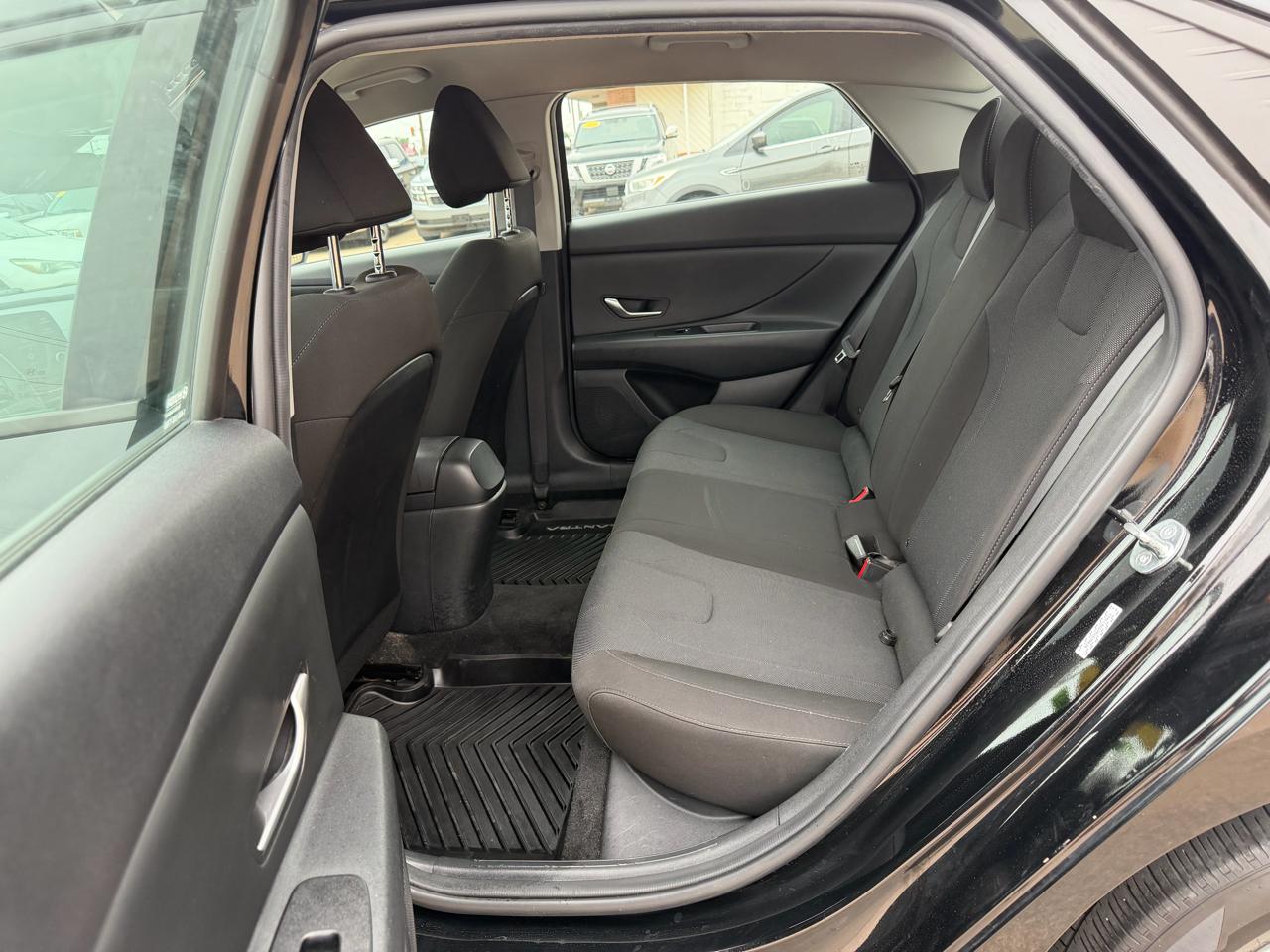 Hyundai Elantra SE IVT 2023