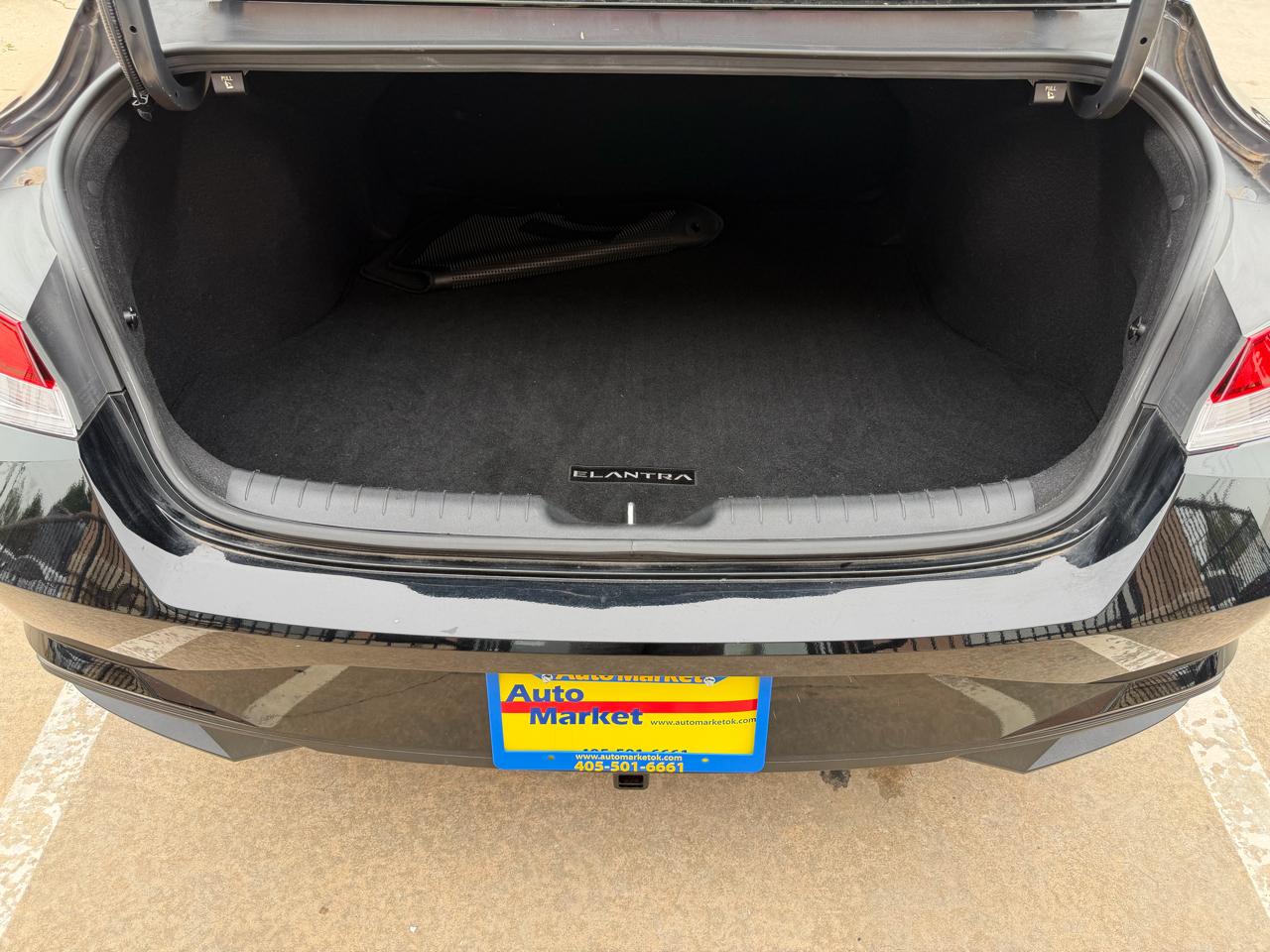 Hyundai Elantra SE IVT 2023