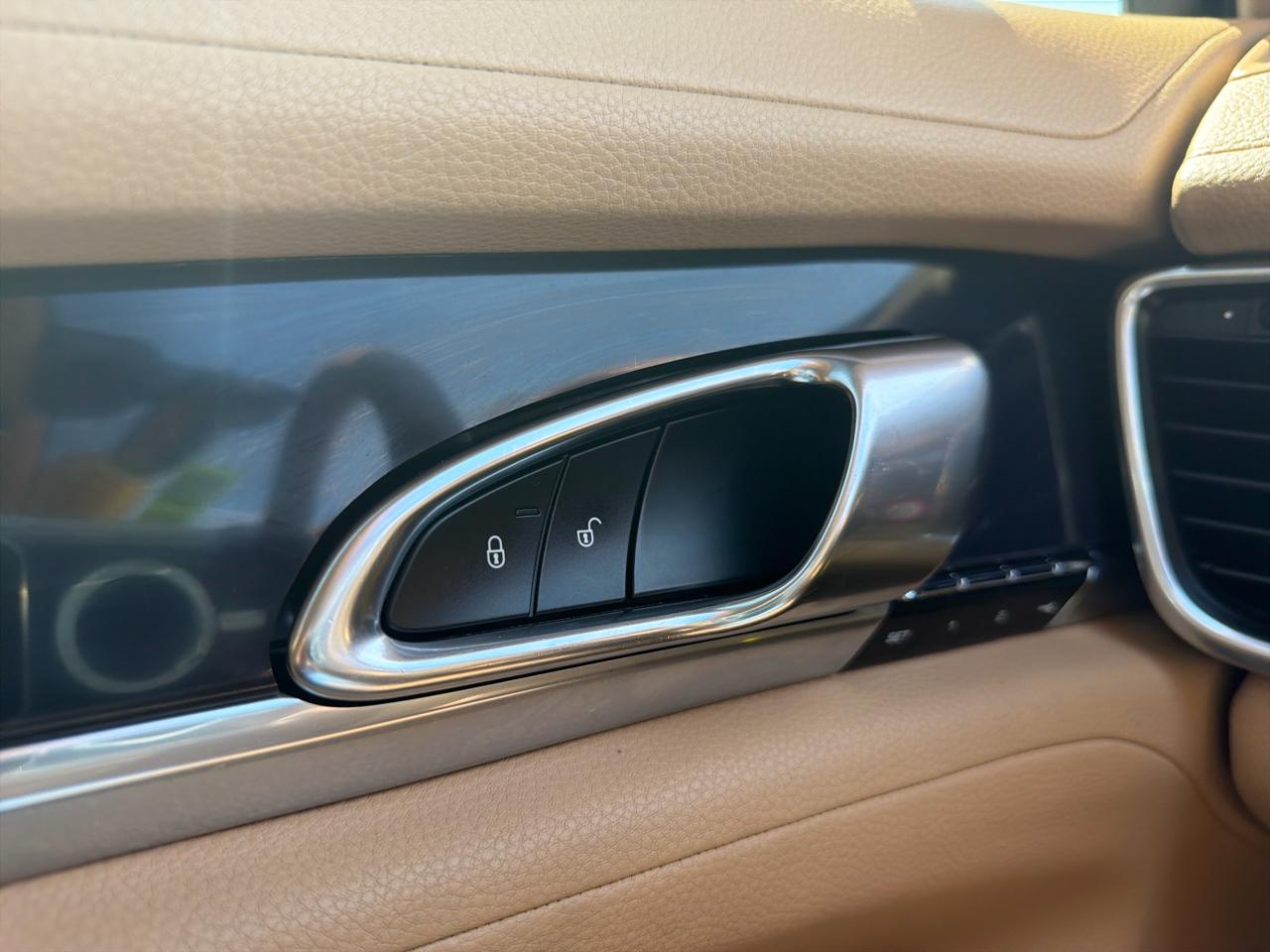 Porsche Panamera 4dr HB 4 2015