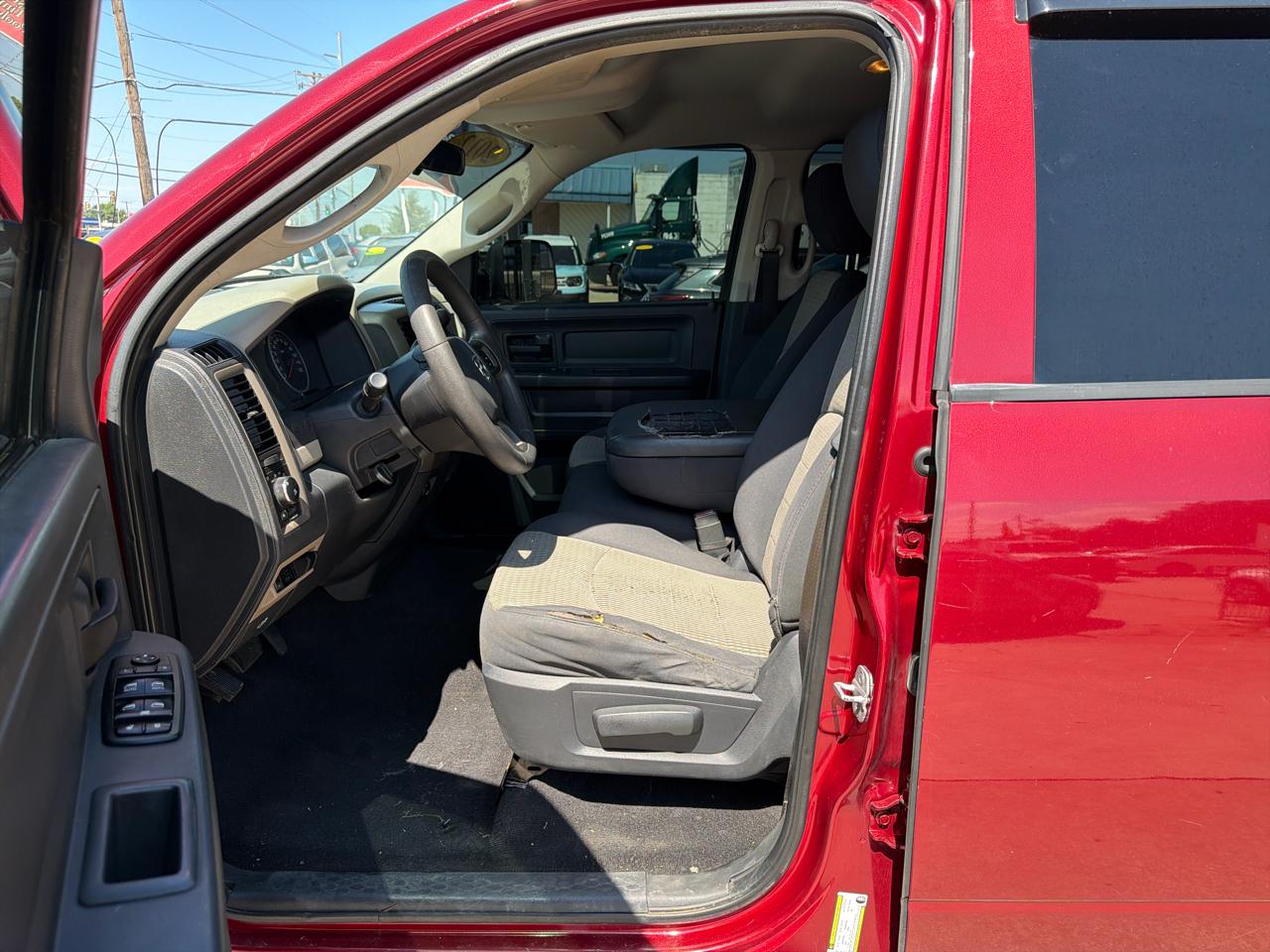 RAM 1500 4WD Quad Cab 140.5" Express 2012