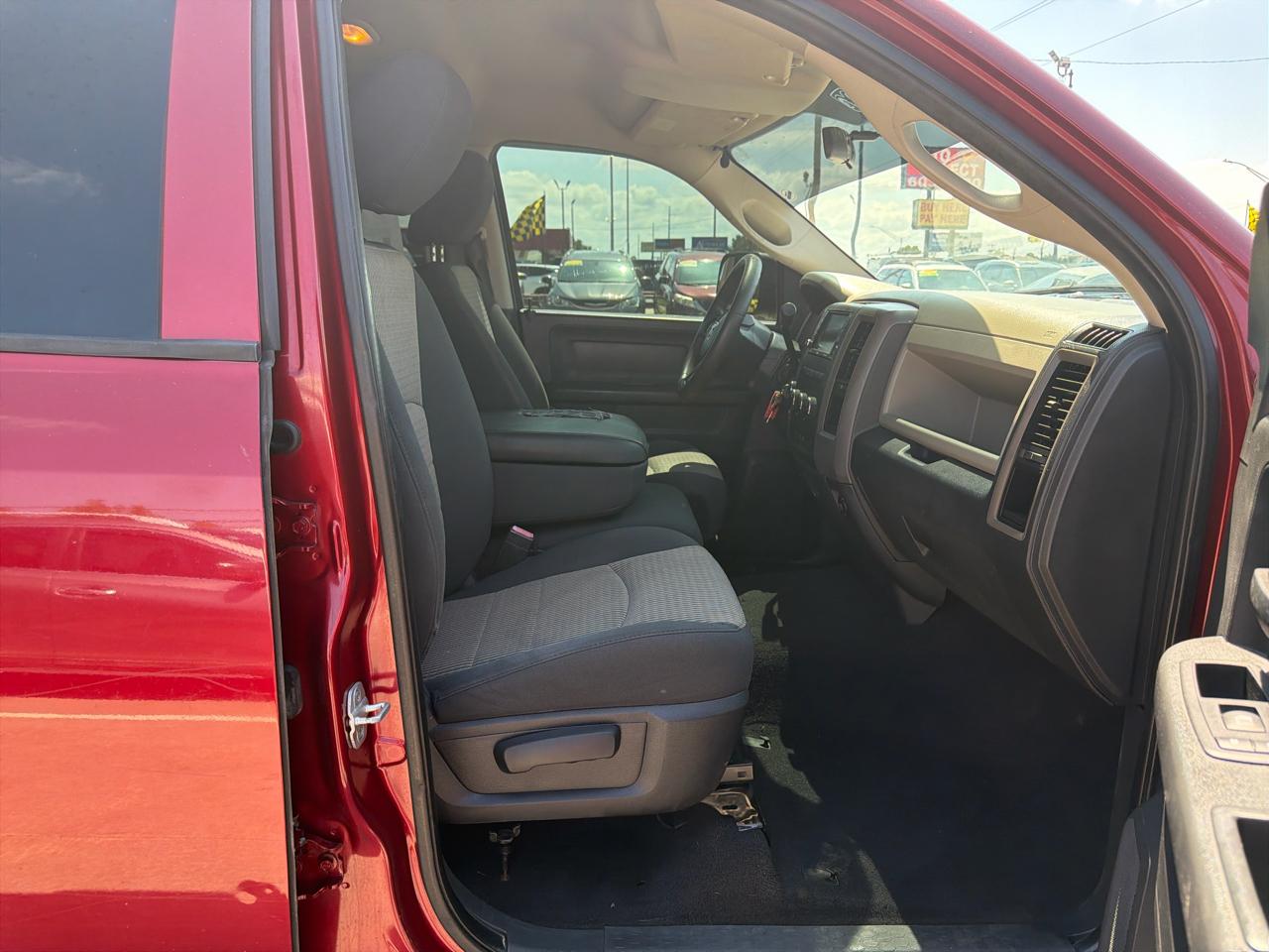 RAM 1500 4WD Quad Cab 140.5" Express 2012