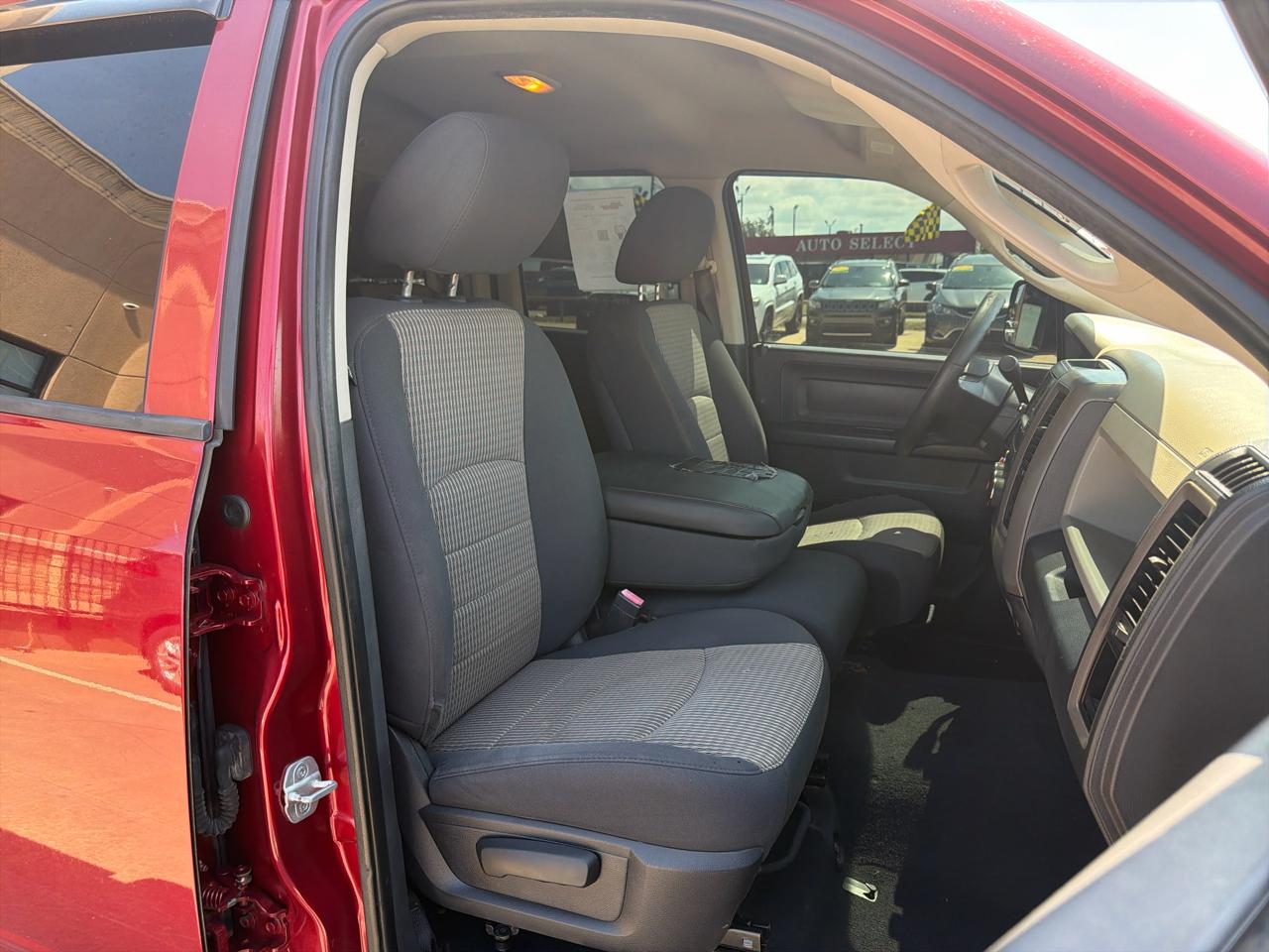 RAM 1500 4WD Quad Cab 140.5" Express 2012
