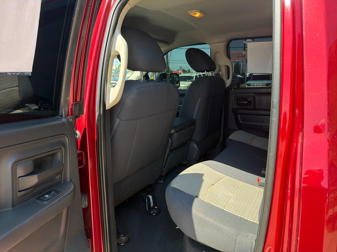 RAM 1500 4WD Quad Cab 140.5" Express 2012