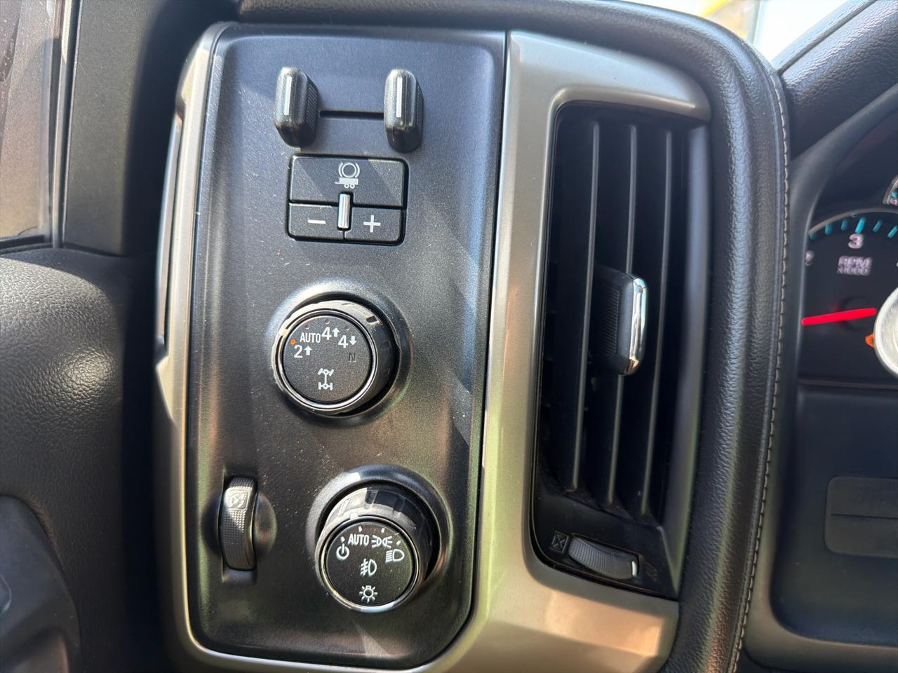 Chevrolet Silverado 1500 4WD Crew Cab 143.5" LT w/2LT 2017