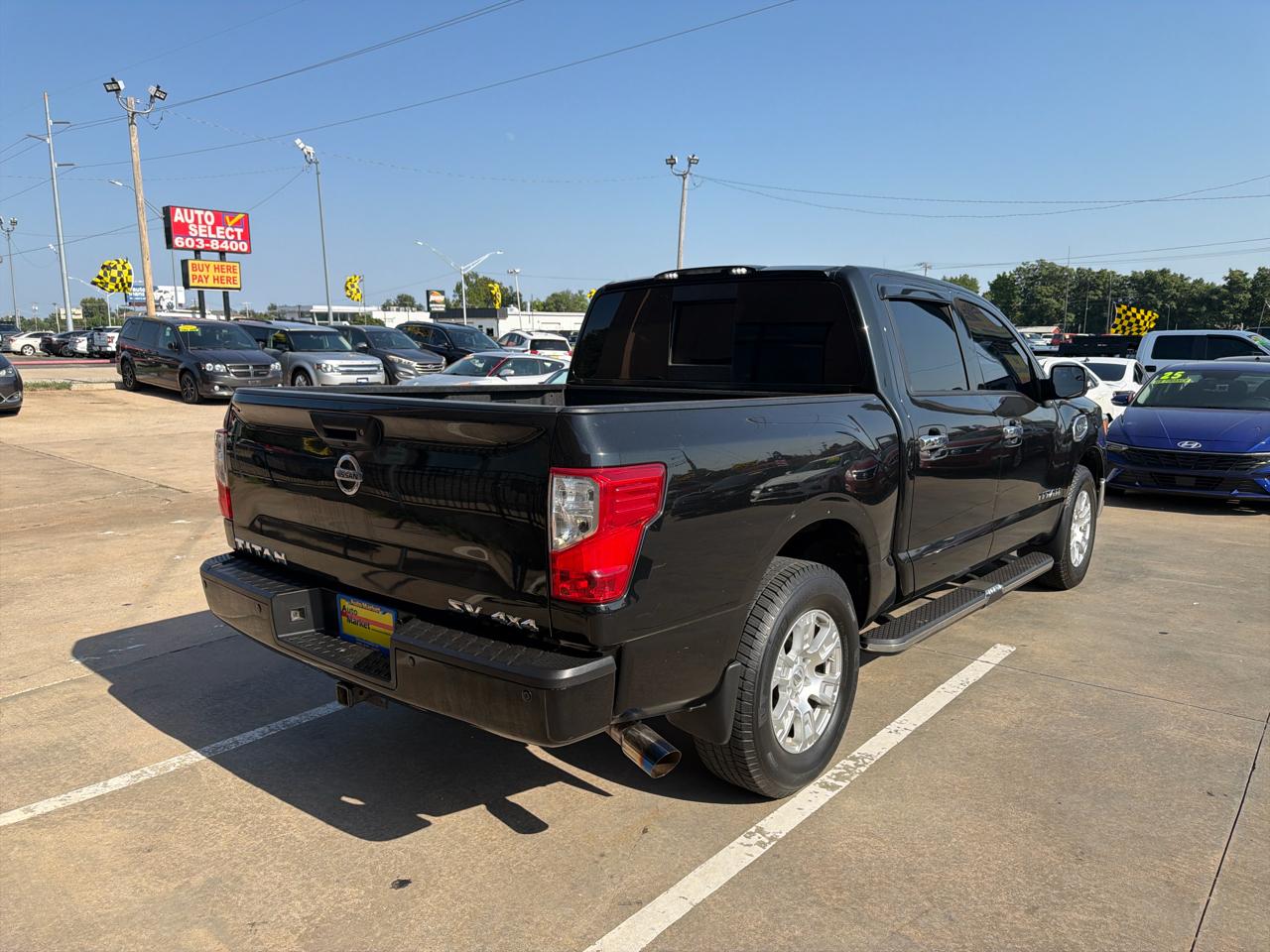 Nissan Titan 4x4 Crew Cab SV 2017