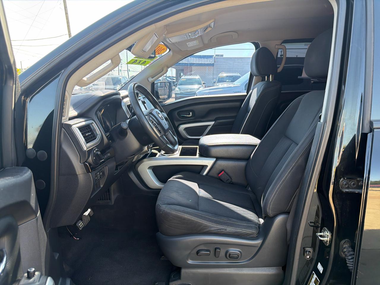Nissan Titan 4x4 Crew Cab SV 2017