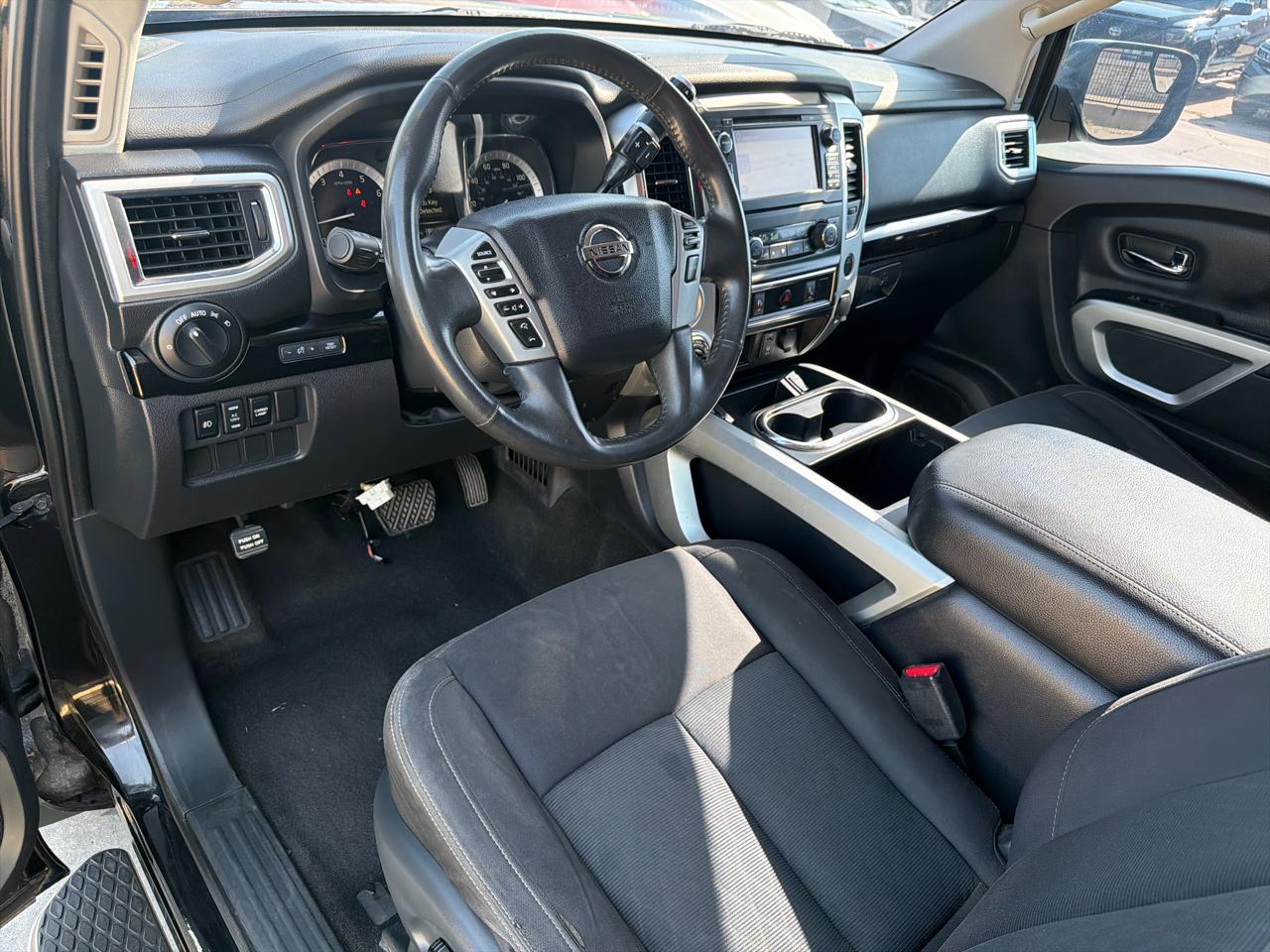 Nissan Titan 4x4 Crew Cab SV 2017