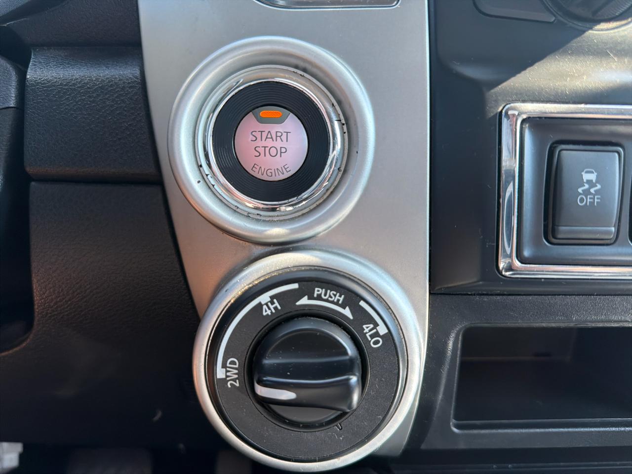 Nissan Titan 4x4 Crew Cab SV 2017