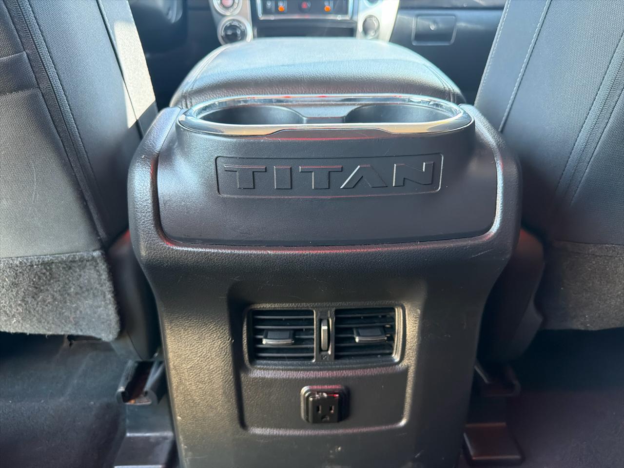 Nissan Titan 4x4 Crew Cab SV 2017