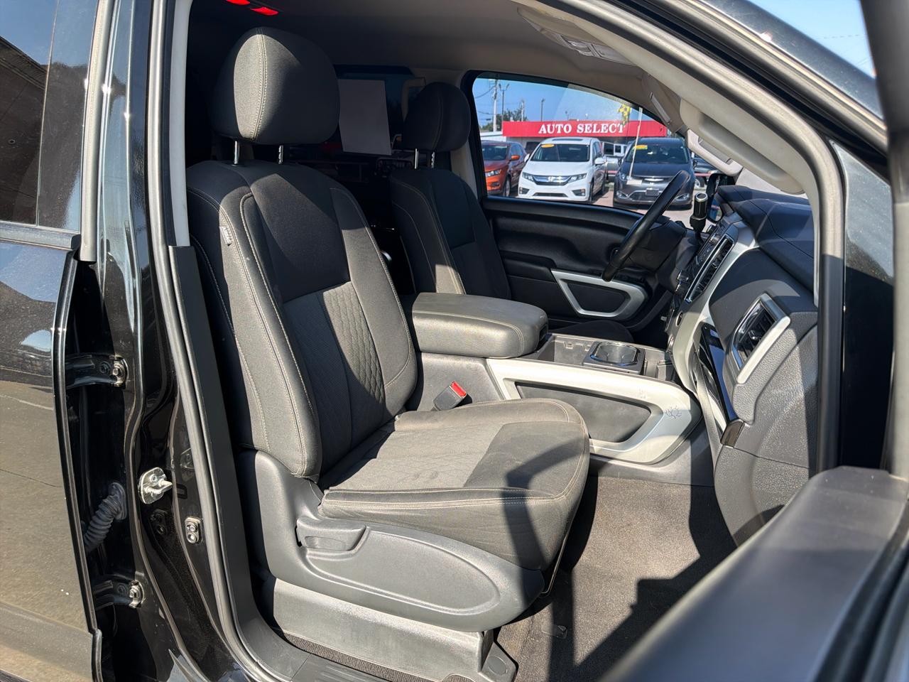 Nissan Titan 4x4 Crew Cab SV 2017