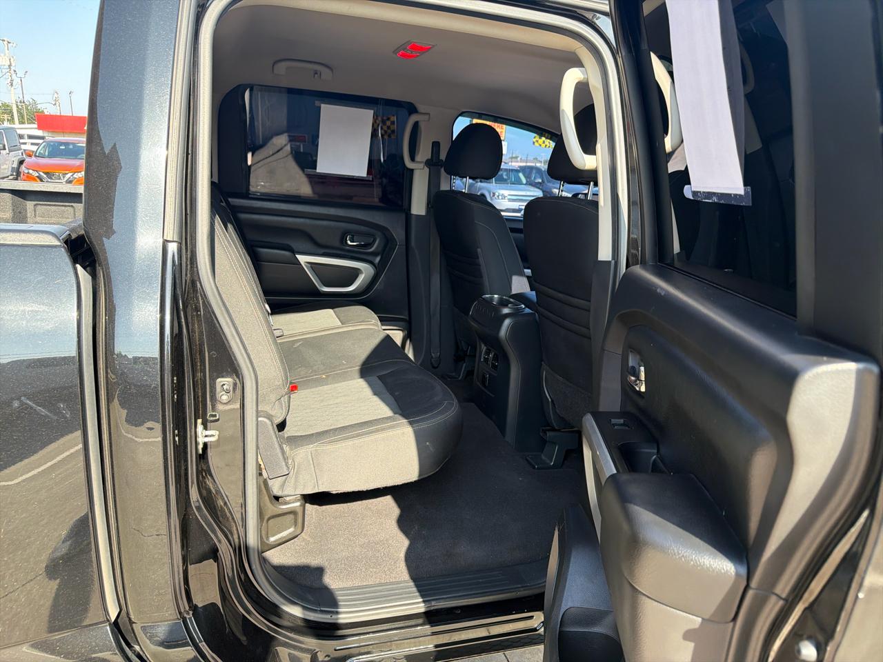 Nissan Titan 4x4 Crew Cab SV 2017