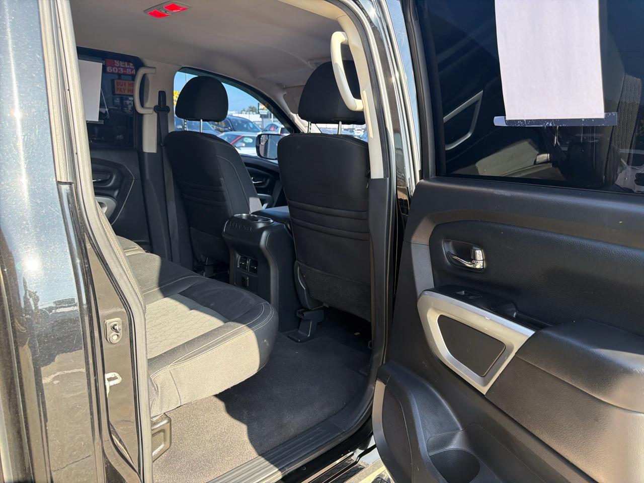 Nissan Titan 4x4 Crew Cab SV 2017
