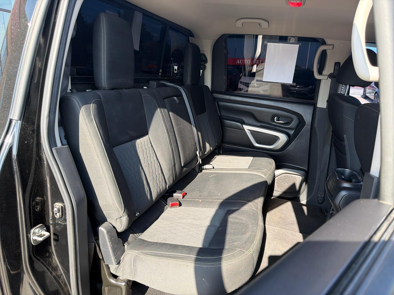 Nissan Titan 4x4 Crew Cab SV 2017