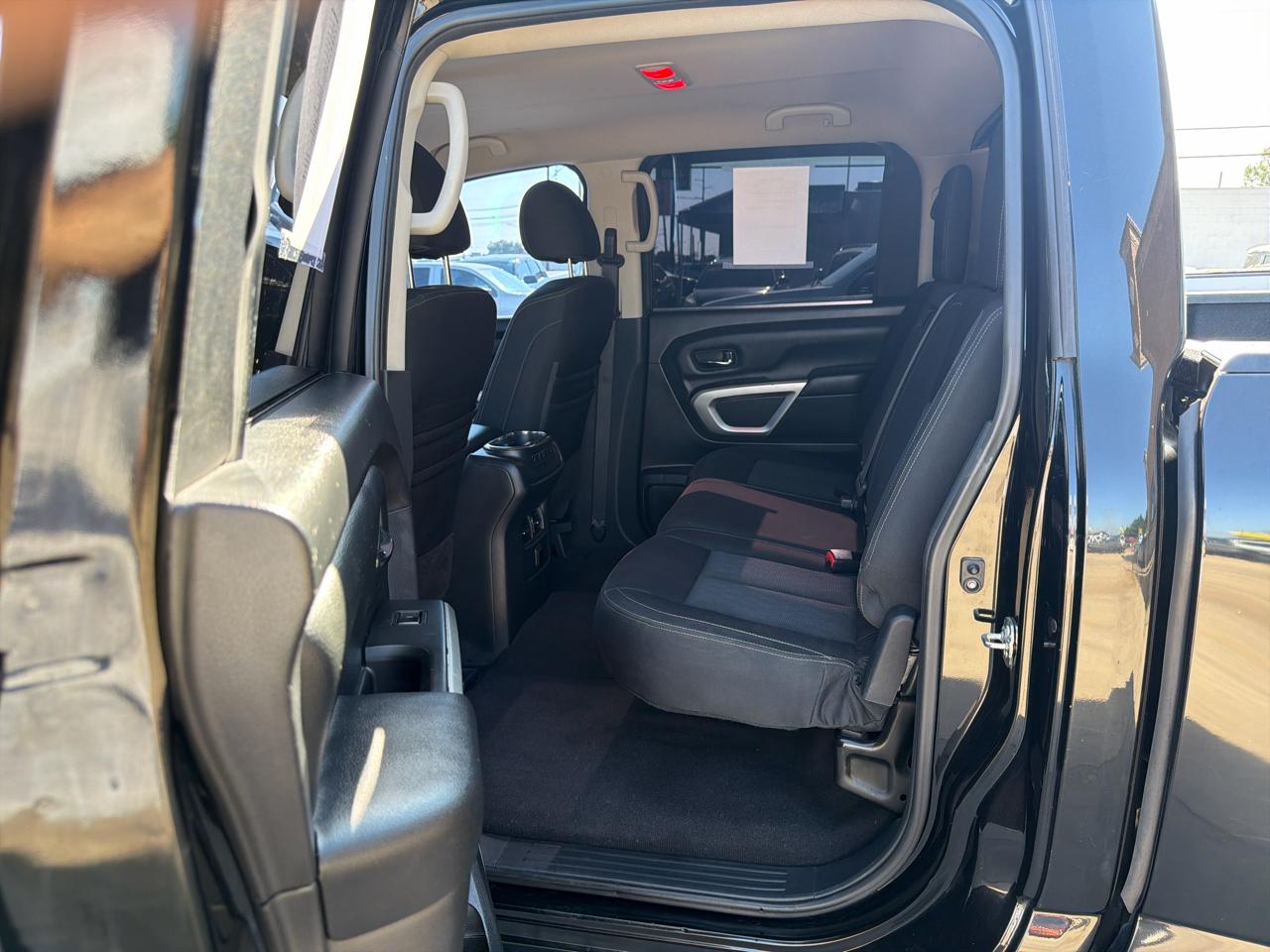 Nissan Titan 4x4 Crew Cab SV 2017
