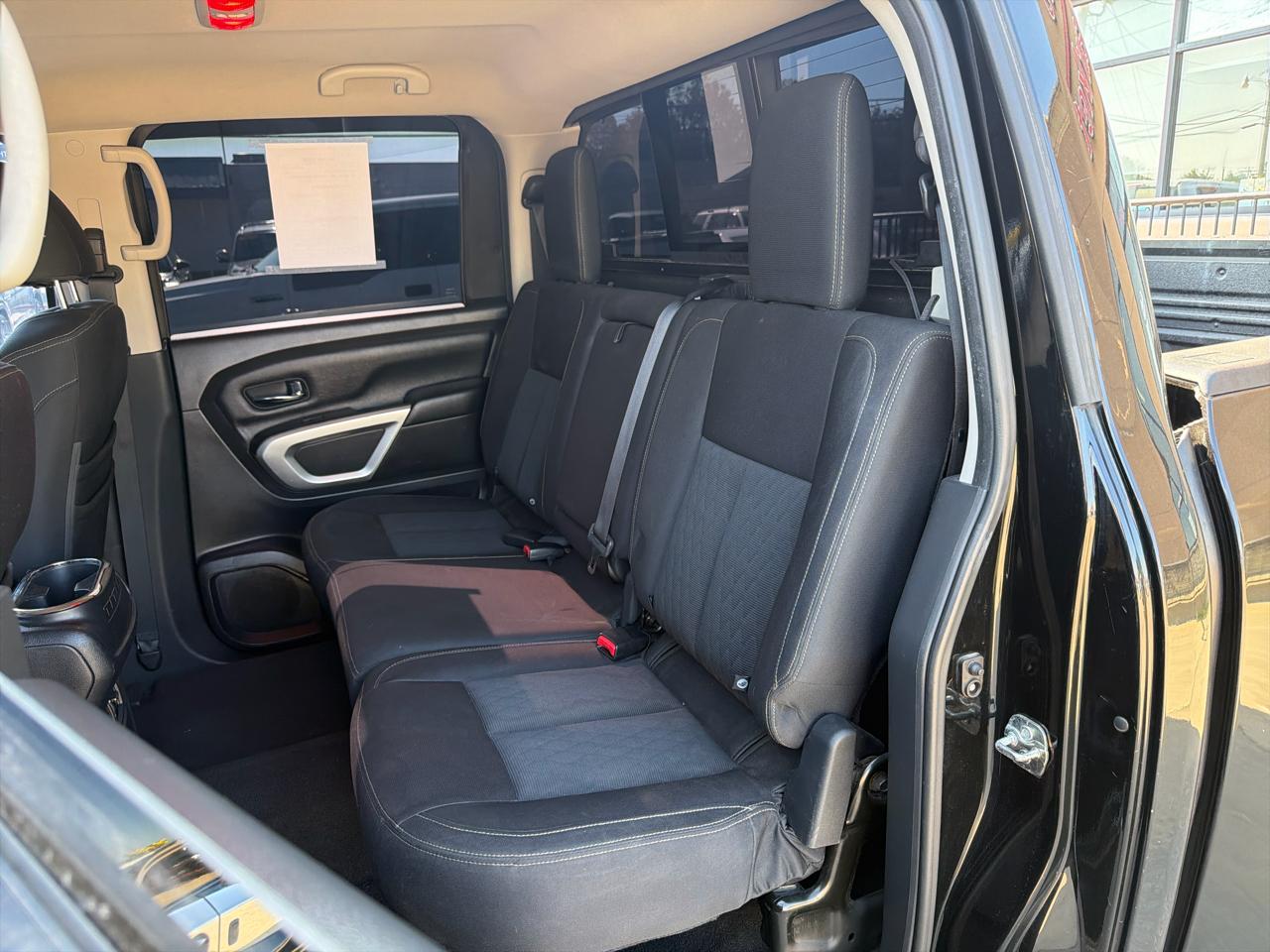Nissan Titan 4x4 Crew Cab SV 2017