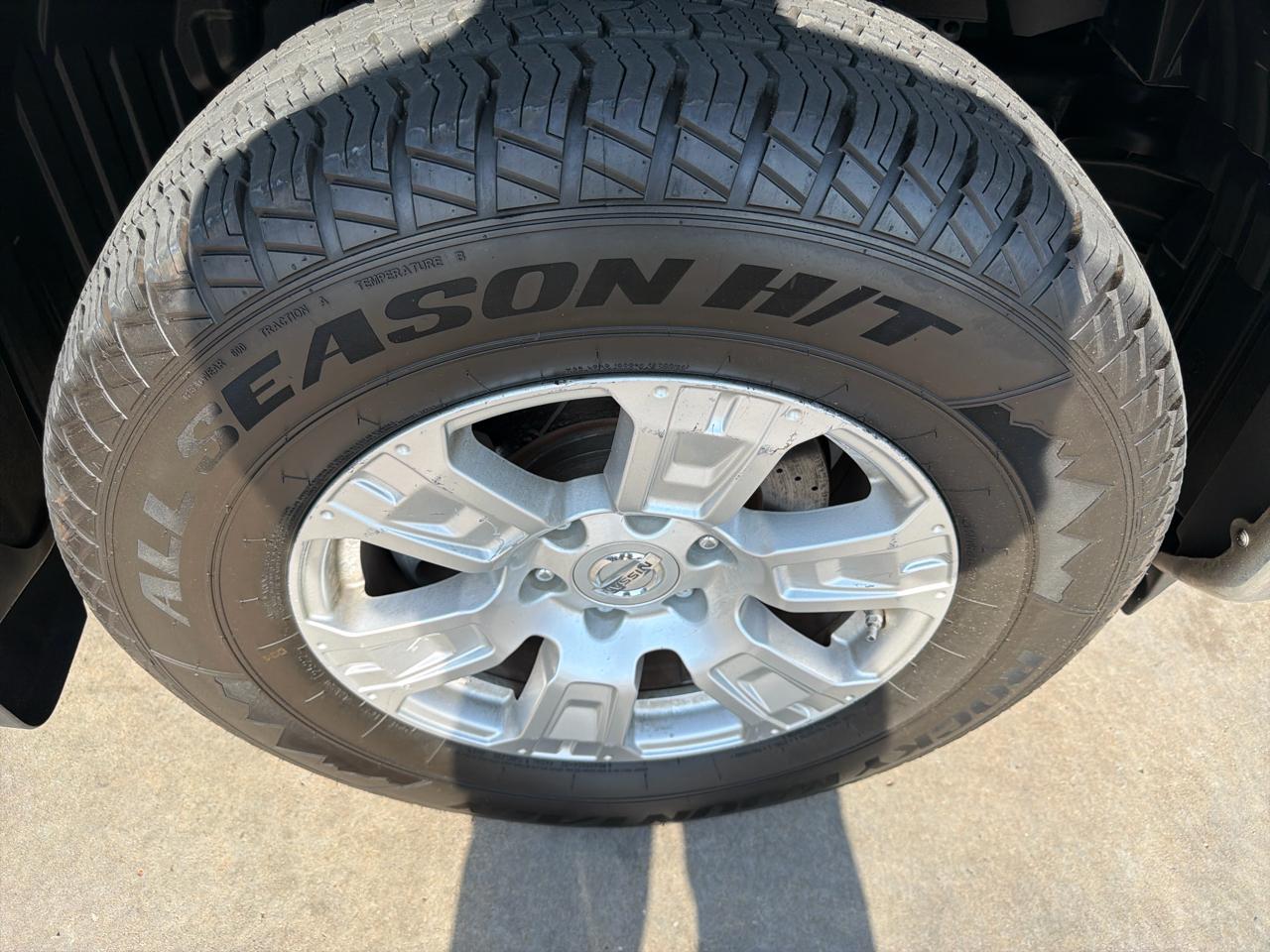 Nissan Titan 4x4 Crew Cab SV 2017