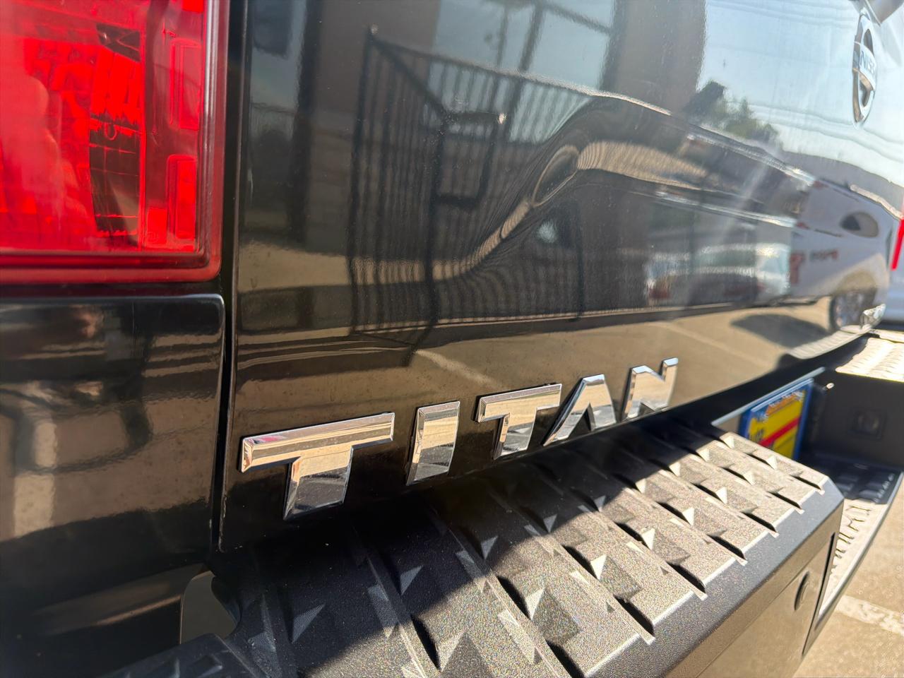 Nissan Titan 4x4 Crew Cab SV 2017