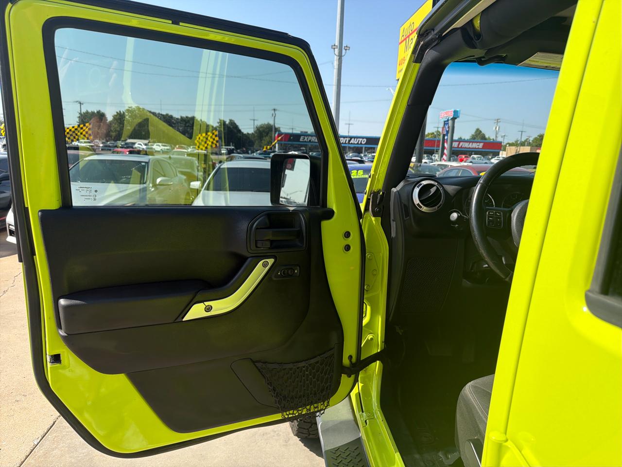 Jeep Wrangler Unlimited 4WD 4dr Sahara 2016