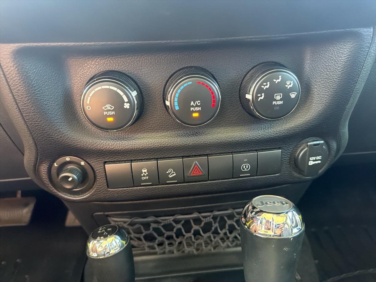 Jeep Wrangler Unlimited 4WD 4dr Sahara 2016