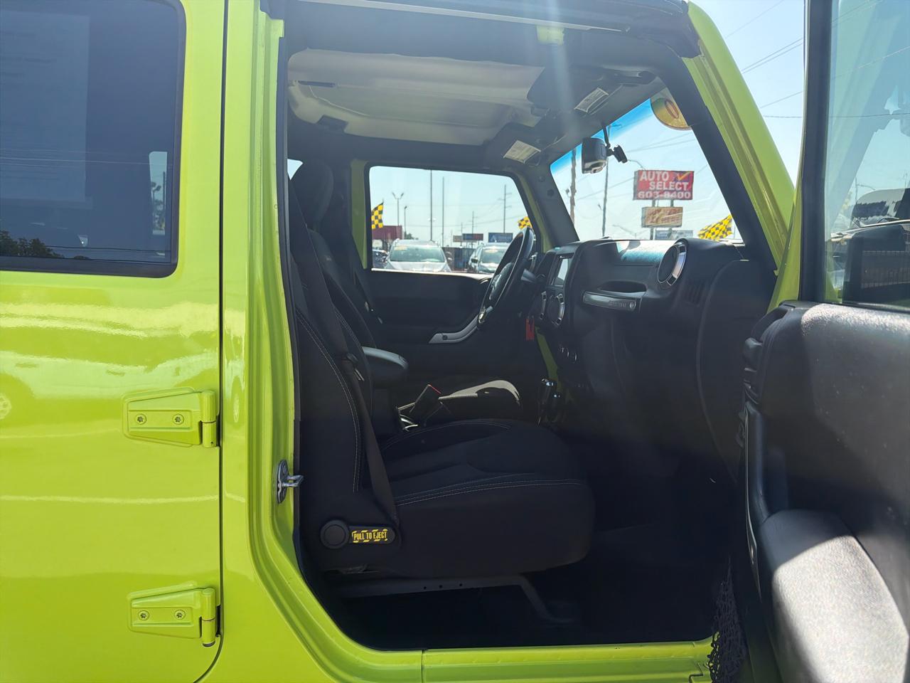 Jeep Wrangler Unlimited 4WD 4dr Sahara 2016